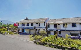 Oyo 90352 Villa Agape 2